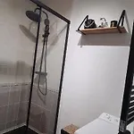 Face Au Pied Des Commerces * Pornichet