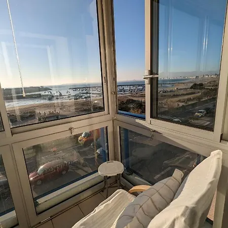 Face Au Pied Des Commerces アパート ポミシェ