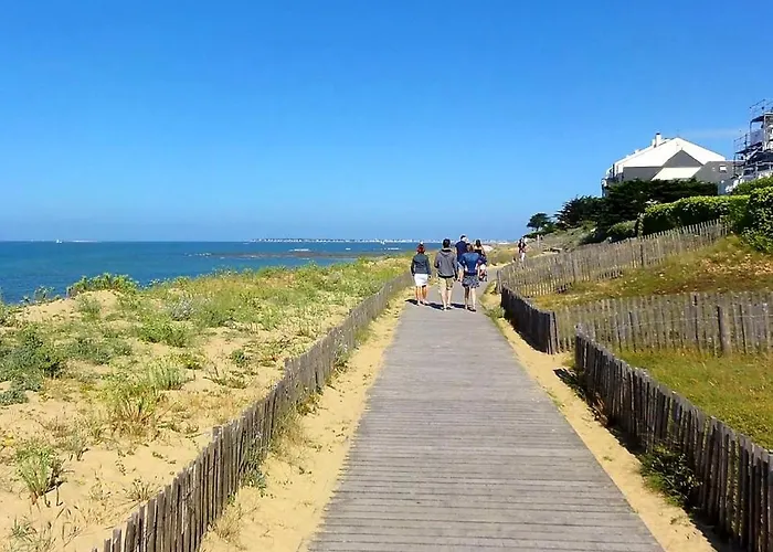 Face Au Pied Des Commerces *