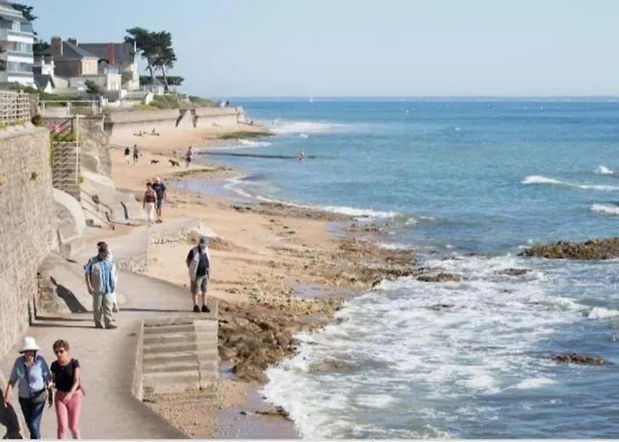 Apartment Face Au Pied Des Commerces